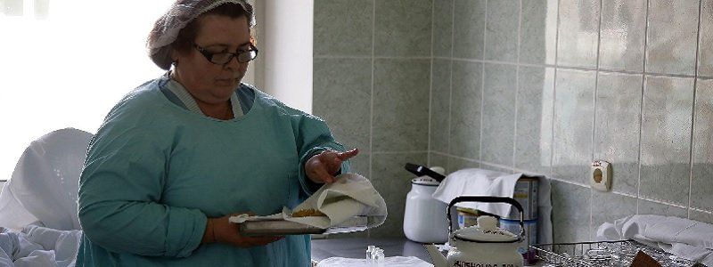 В больницах Днепра опять нечем кормить пациентов