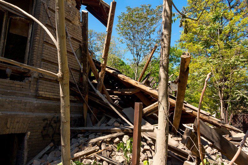 Кому принадлежало рухнувшее здание больницы Красного Креста 4