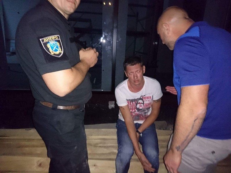 У Дніпрі демонтаж незаконної заправки завершився стріляниною 2