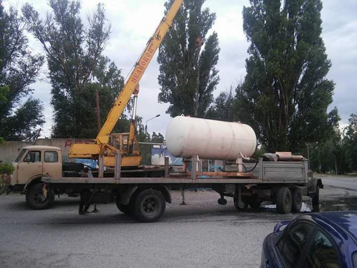 У ніч проти суботи в Дніпрі демонтували майже півсотні незаконних газових заправок 1