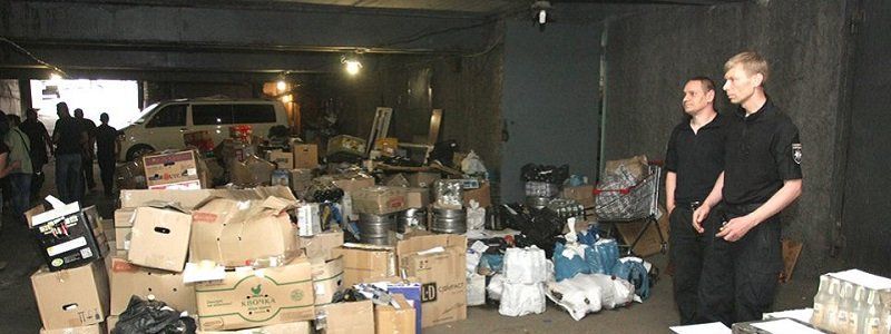 За месяц из «наливаек» в Днепре изъяли 3 тыс. л контрафактного алкоголя и 6 тыс. пачек безакцизных сигарет