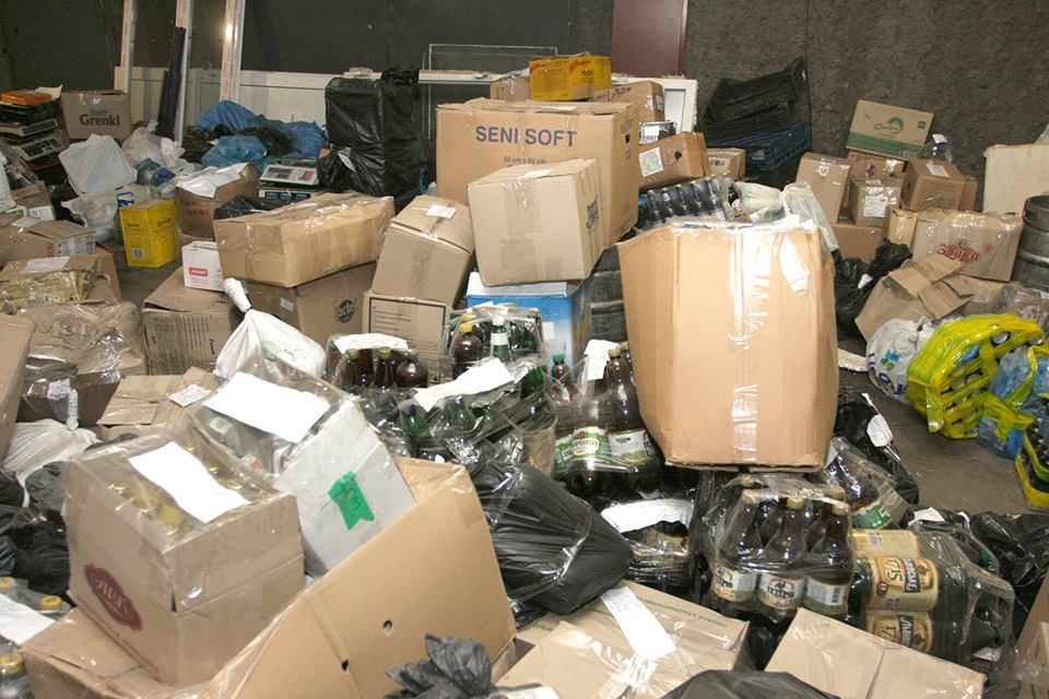 За месяц из «наливаек» в Днепре изъяли 3 тыс. л контрафактного алкоголя и 6 тыс. пачек безакцизных сигарет 5