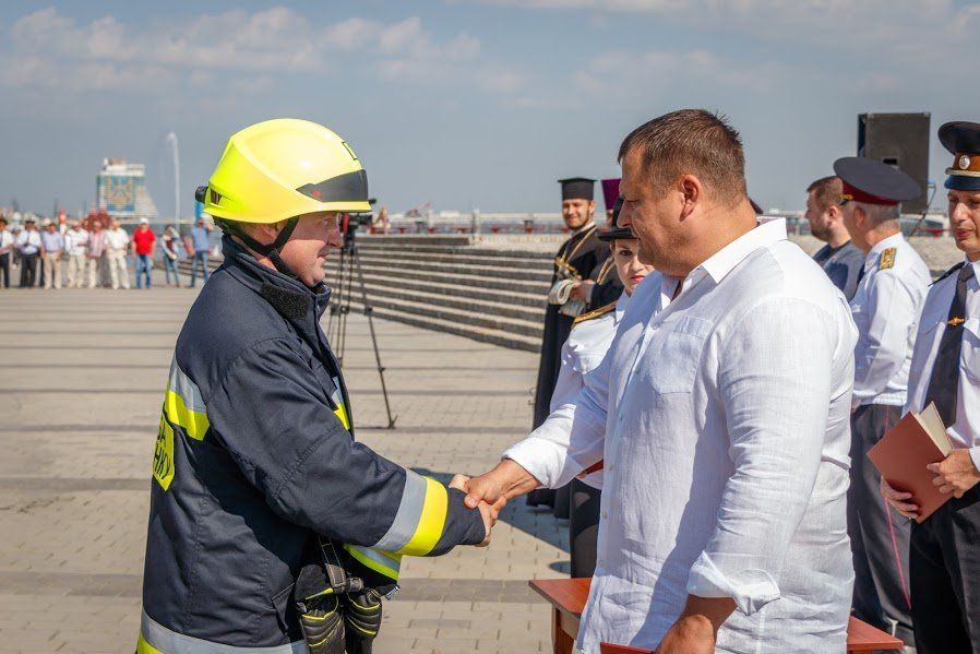 Днепр первым в Украине полностью обновил амуницию пожарных 1