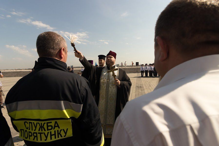 Днепр первым в Украине полностью обновил амуницию пожарных 4