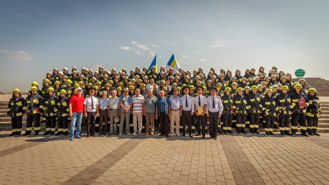 Днепр первым в Украине полностью обновил амуницию пожарных 6