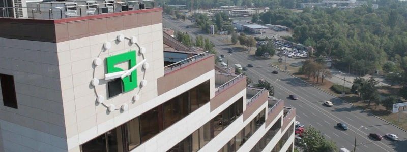 «Маски-шоу» в ПриватБанке: НАБУ обыскивает в главный офис банка в Днепре