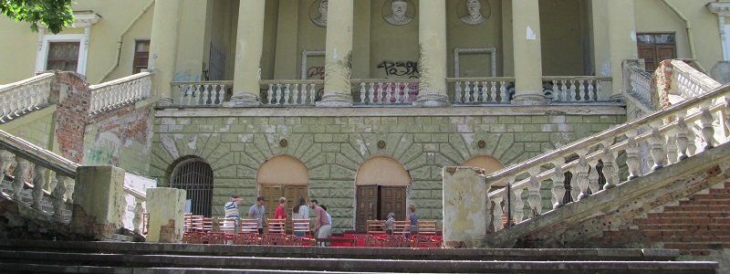 Дворец студентов в Днепре решили восстановить методом народной стройки