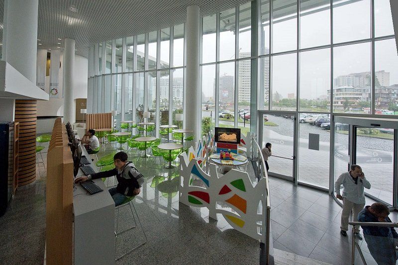 Зал ожидания в Доме Юстиции в Тбилиси