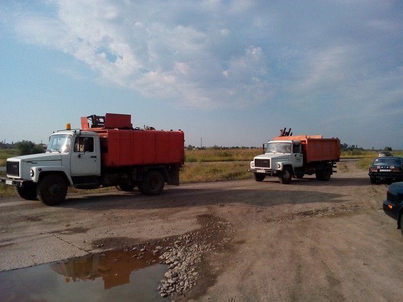 На Днепропетровщине активисты заблокировали мусорный полигон 2