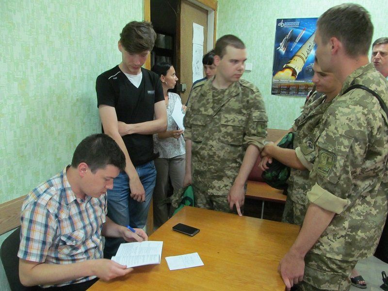 Абитуриентам Днепра помогут подать документы. Где? 3