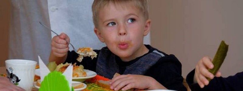Кто, чем и за сколько будет кормить детсадовцев Днепра с сентября