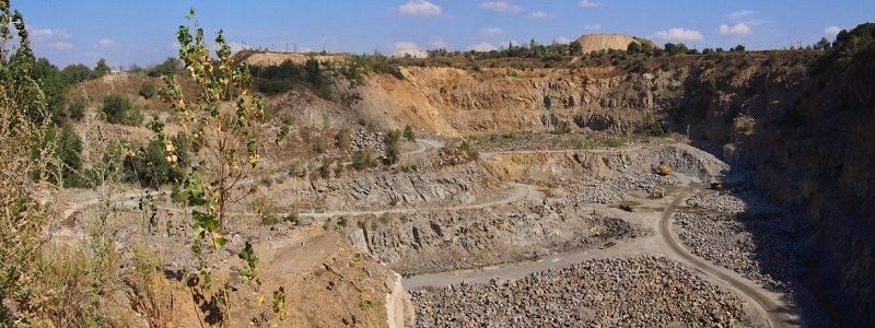 Банк с российскими корнями претендует на Любимовский карьер?