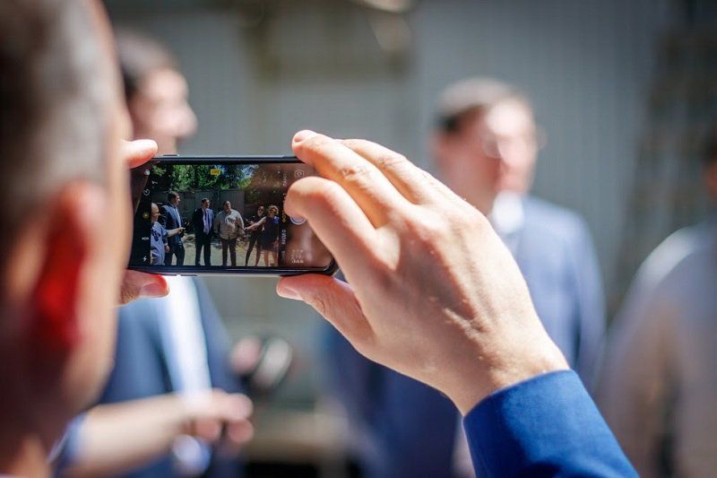 Луценко и Филатов осмотрели скандальную стройку в центре Днепра 3