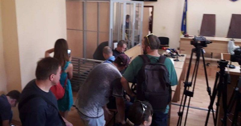 Участника перестрелки в кафе взяли под стражу 2