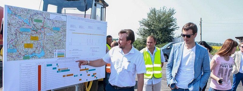 Владимир Омелян о ремонте дорог, аэропорте и «Укрзалiзнице»