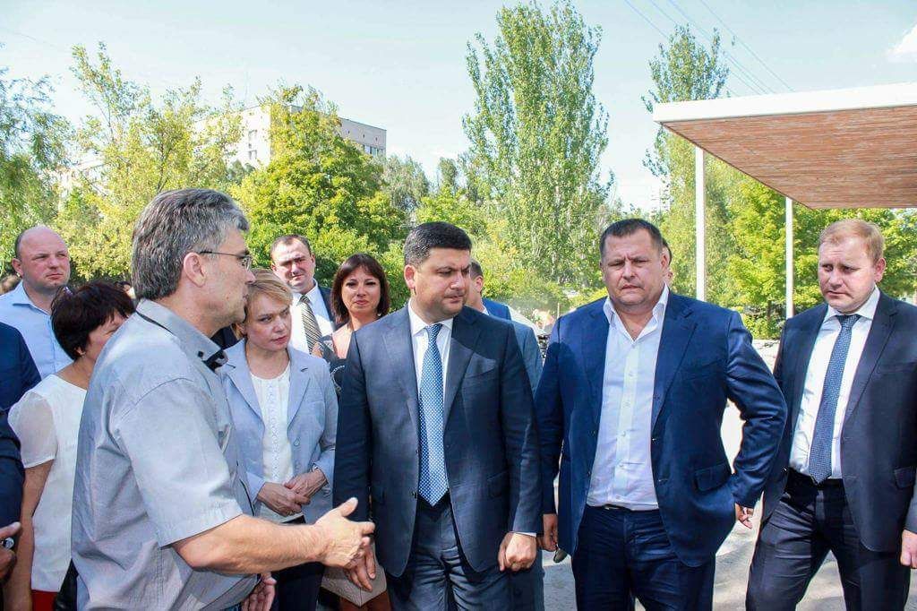 У Дніпрі Прем'єр-міністр Володимир Гройсман та мер Борис Філатов відвідали одну зі шкіл, де триває капітальний ремонт 2