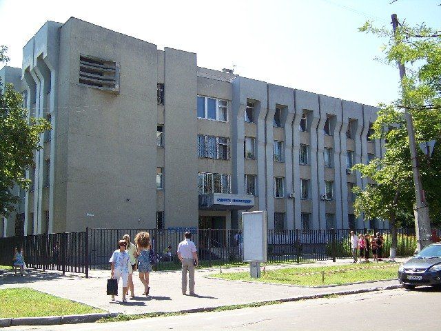 Черкаські комунальники оплатять водію ремонт автомобіля, що влетів у яму 2
