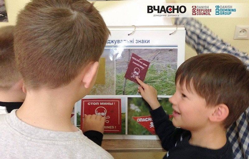 После взрыва в Подгородном волонтеры учат детей правилам безопасности 3