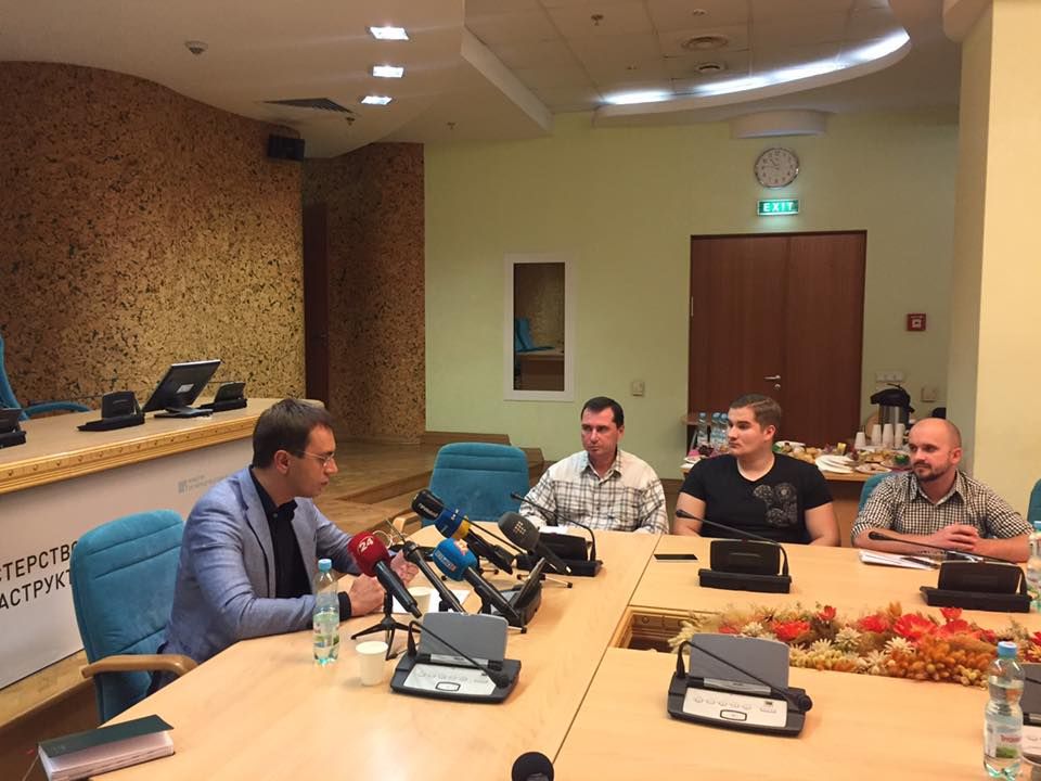 Омелян о судьбе аэропорта Днепра, лоукостах и поездах 1