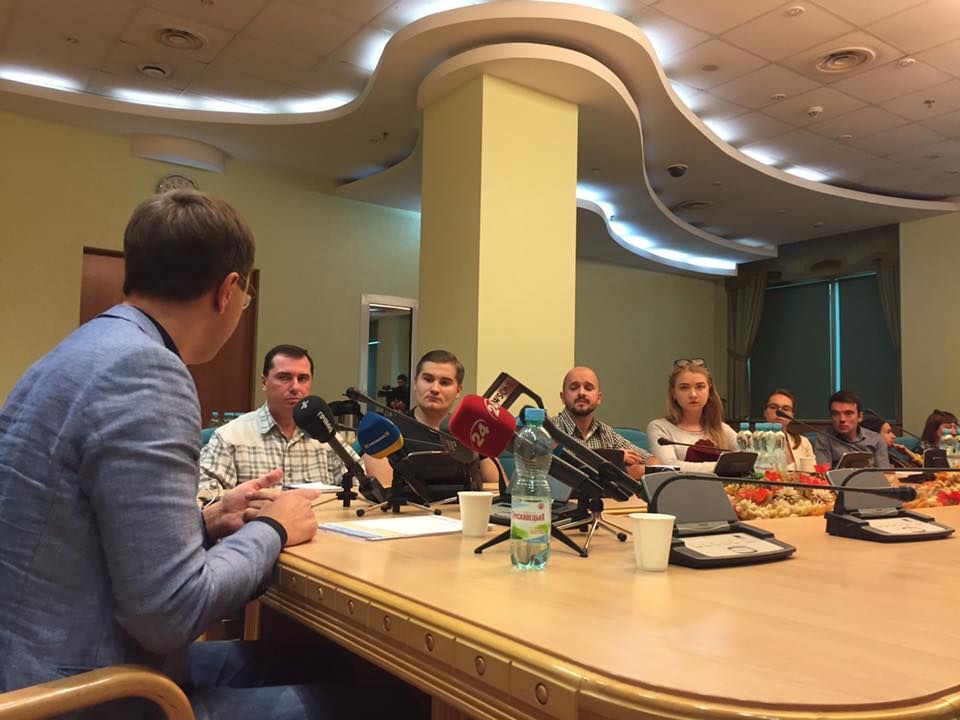 Омелян о судьбе аэропорта Днепра, лоукостах и поездах 2