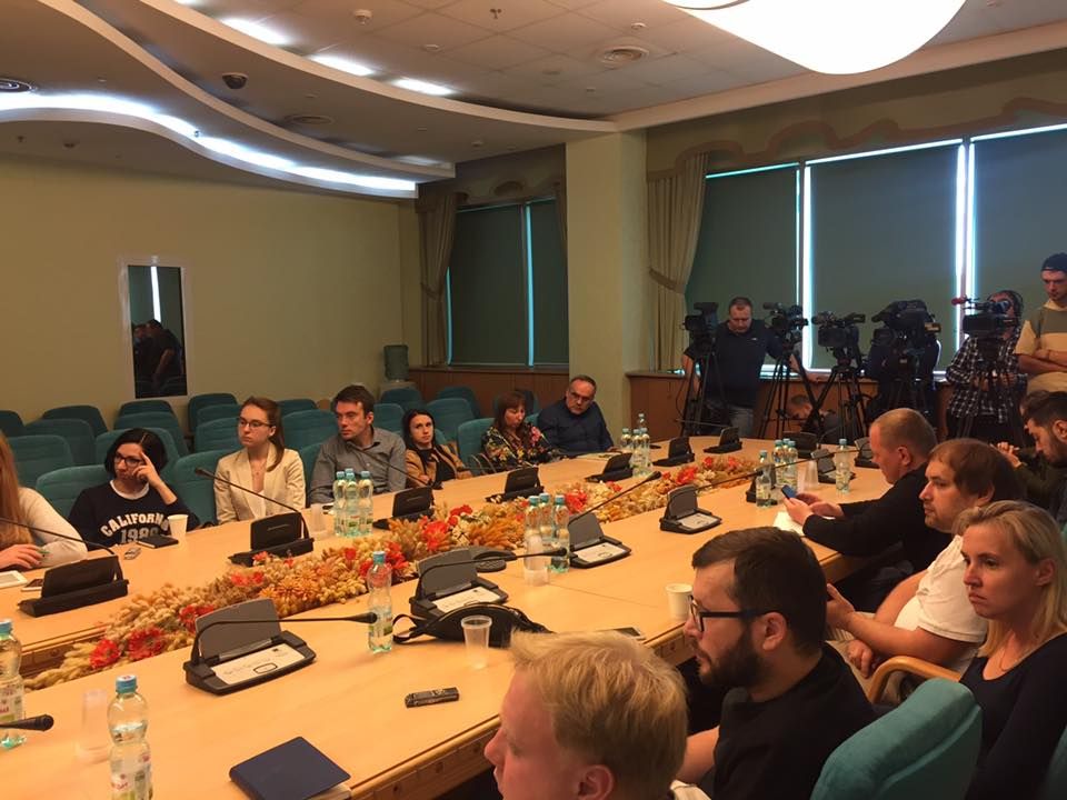 Омелян о судьбе аэропорта Днепра, лоукостах и поездах 3