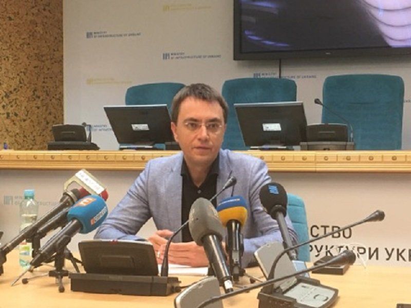 Омелян о судьбе аэропорта Днепра, лоукостах и поездах 5