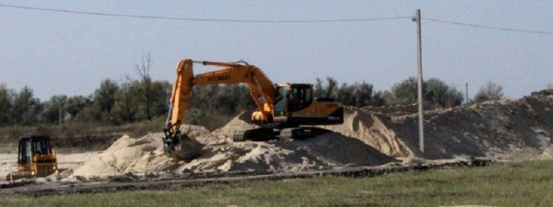 Что и куда везут большегрузы с берегов Голубого озера