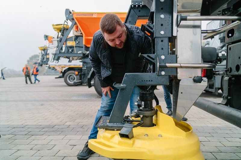 Борис Філатов презентував нову комунальну техніку 4