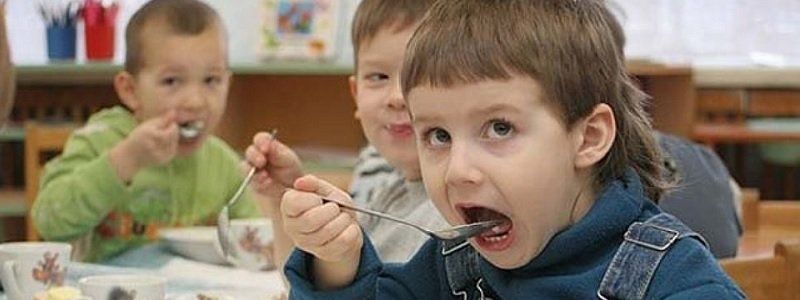 Кто блокирует тендеры на питание в садиках Днепра