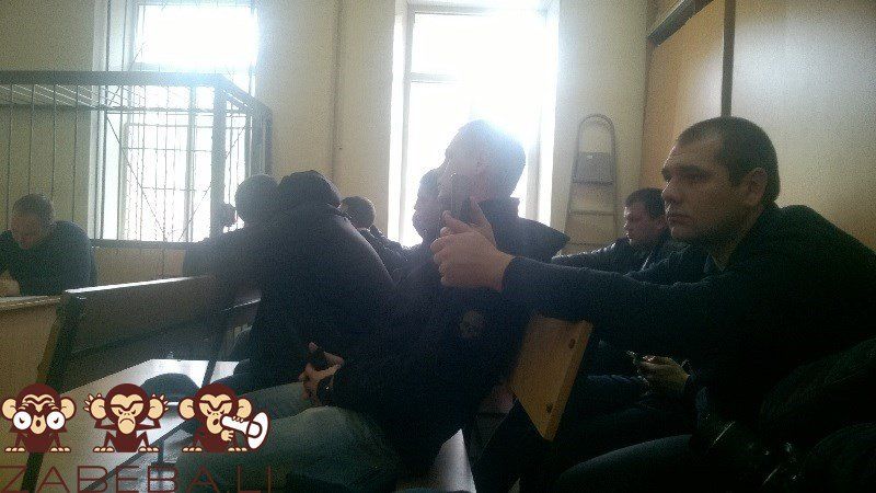 За взятку в 20 тыс. долларов полицейские будут под арестом до Нового года 1