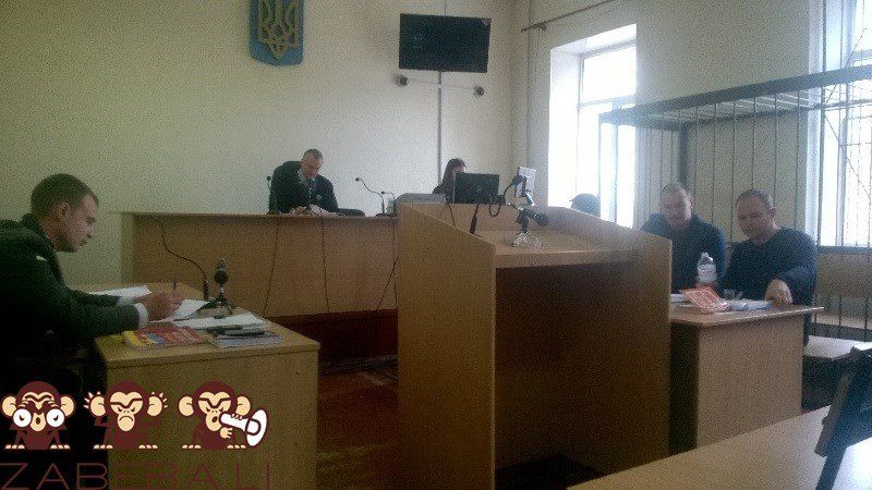 За взятку в 20 тыс. долларов полицейские будут под арестом до Нового года 2