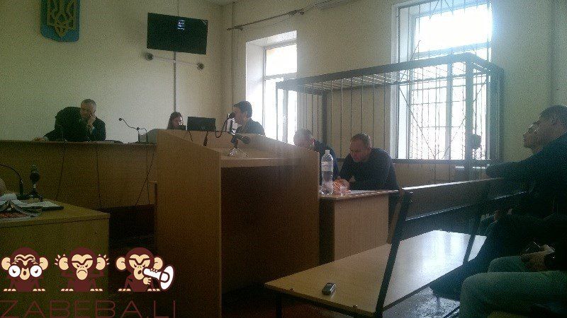 За взятку в 20 тыс. долларов полицейские будут под арестом до Нового года 3