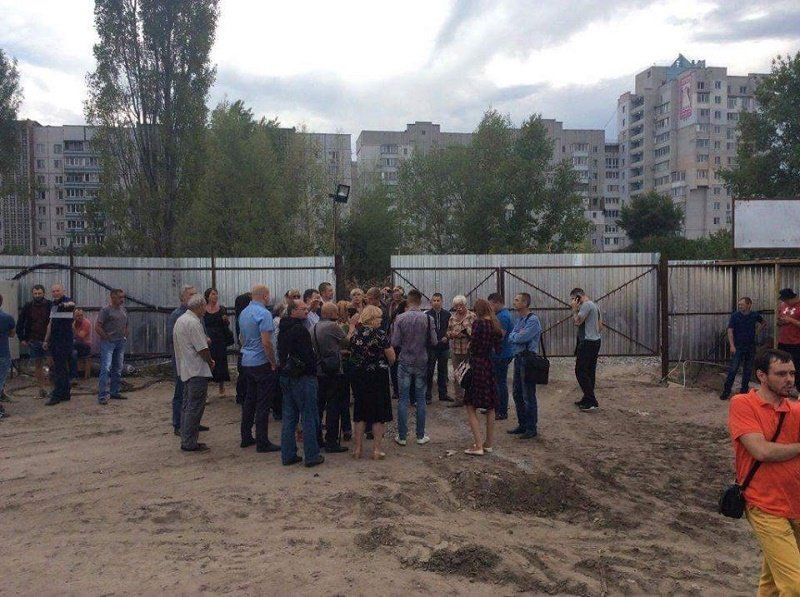 Суд арештував техніку забудовників набережної у Черкасах 1