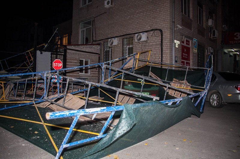 Почему возле горсовета Днепра стало опасно 1