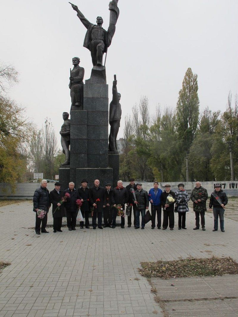 День 7 ноября в Днепре: к чему приведет стычка «советских офицеров» и патриотов 1