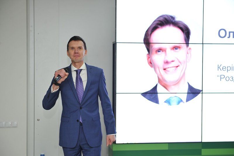 Головной офис ПриватБанка проверили маленькие финансисты со всей Украины 4