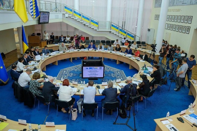 ДнепрОГА  покупает ковры на 500 тыс. грн 2