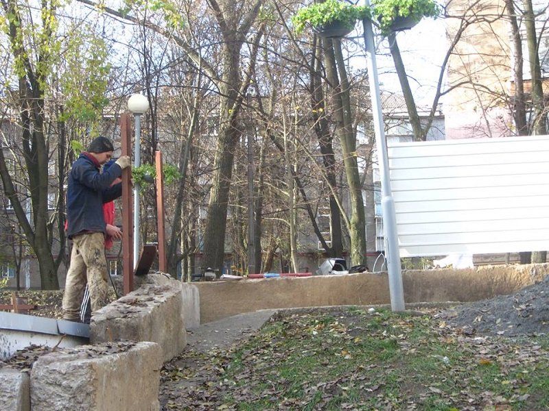 Кто и зачем рубит деревья в парке им. Володи Дубинина 6