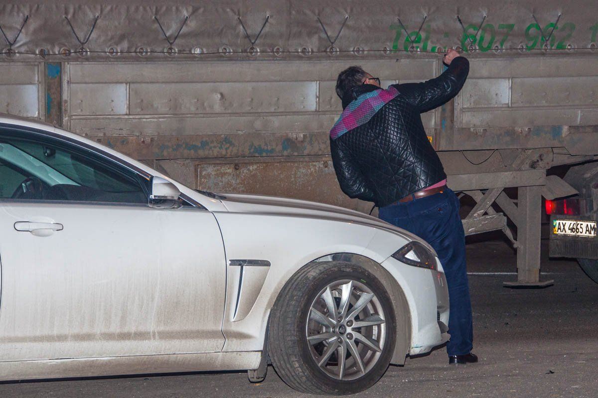 Депутат горсовета Днепра попал в ДТП на своем Jaguar 1