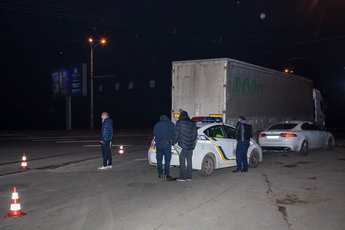 Депутат горсовета Днепра попал в ДТП на своем Jaguar 5