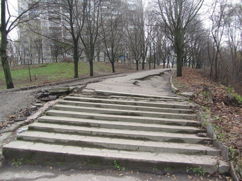 Как идет реконструкция центральной аллеи парка Зеленый гай 13