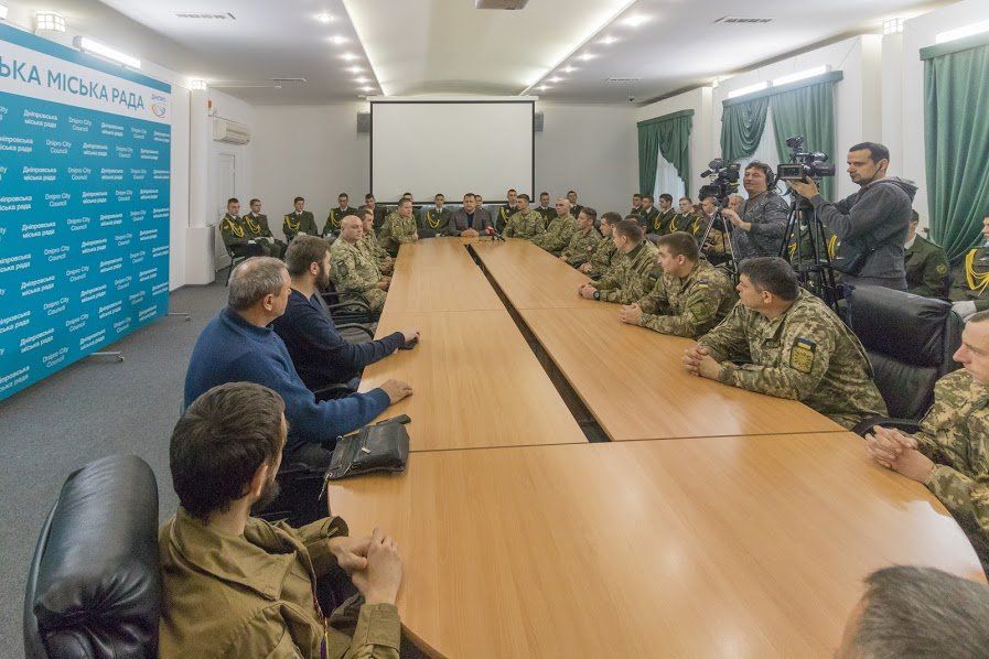 Напередодні Дня Збройних сил України Філатов нагородив військових Дніпра 7