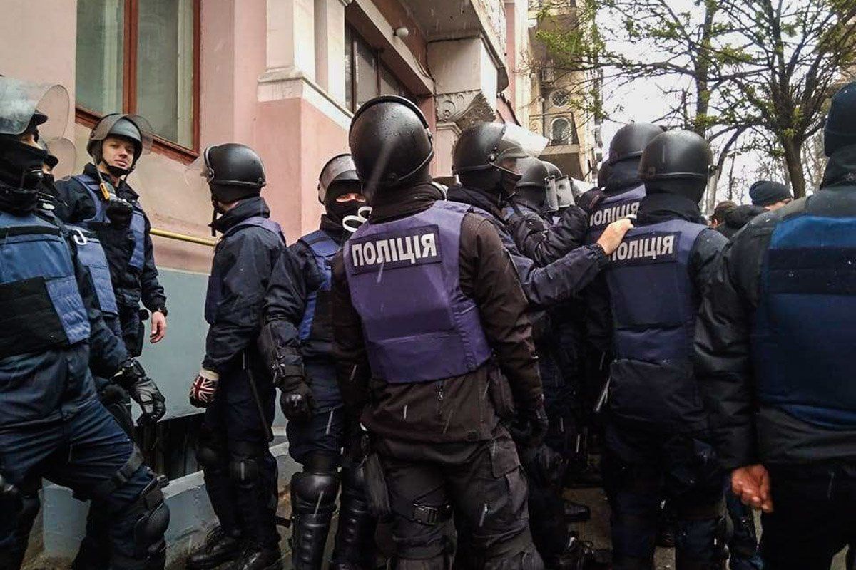 Кому принадлежит квартира, в которую силовики пришли за Саакашвили 3