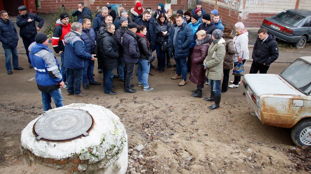 Борис Філатов обговорив із мешканцями житломасивів Тополя 2 і 3 перспективи облаштування доріг і дворів 1