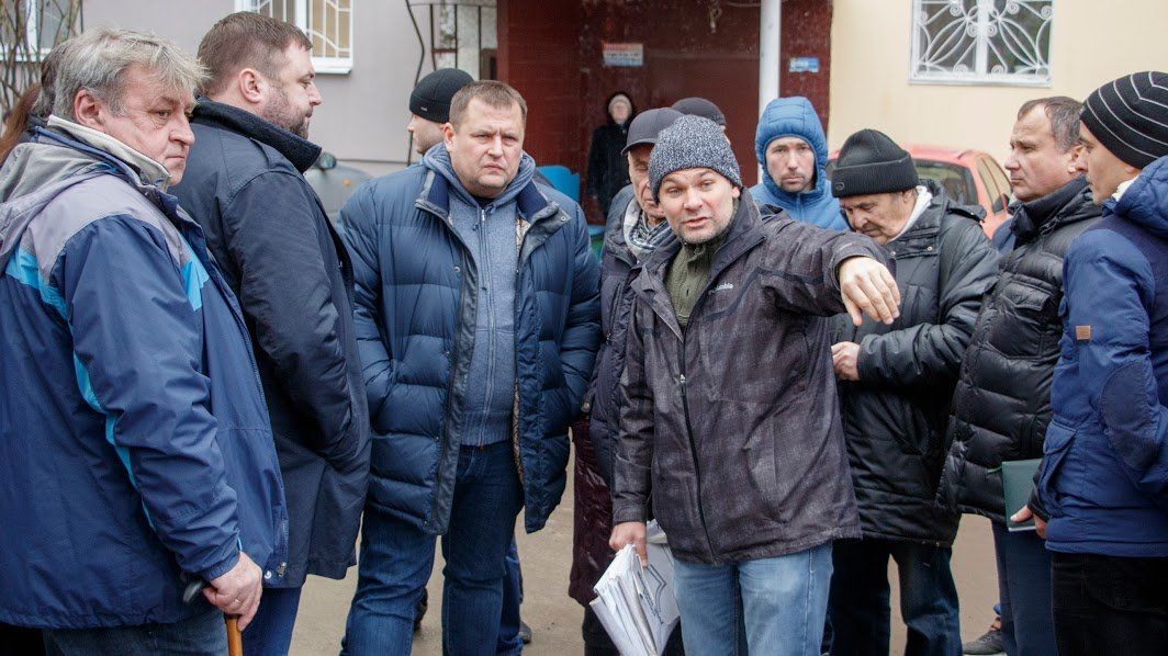 Борис Філатов обговорив із мешканцями житломасивів Тополя 2 і 3 перспективи облаштування доріг і дворів 2