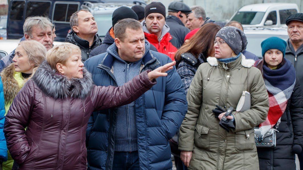 Борис Філатов обговорив із мешканцями житломасивів Тополя 2 і 3 перспективи облаштування доріг і дворів 3