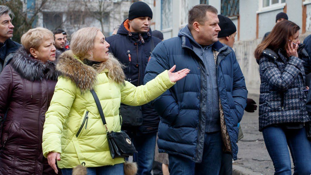 Борис Філатов обговорив із мешканцями житломасивів Тополя 2 і 3 перспективи облаштування доріг і дворів 5