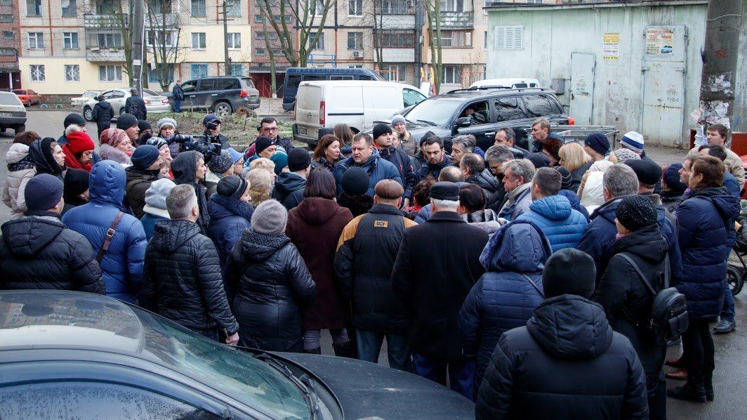 Борис Філатов обговорив із мешканцями житломасивів Тополя 2 і 3 перспективи облаштування доріг і дворів 6