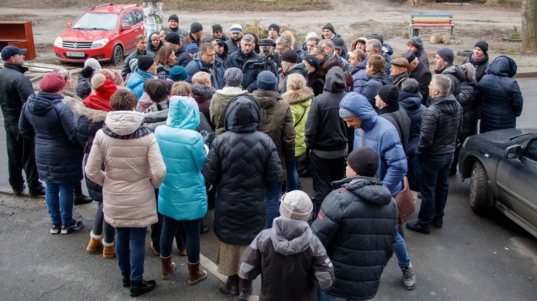 Борис Філатов обговорив із мешканцями житломасивів Тополя 2 і 3 перспективи облаштування доріг і дворів 7