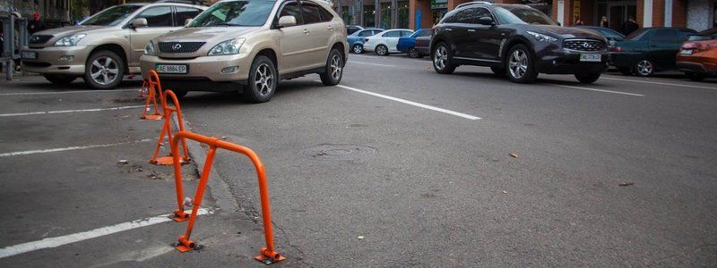 В Днепре раздают землю под парковки